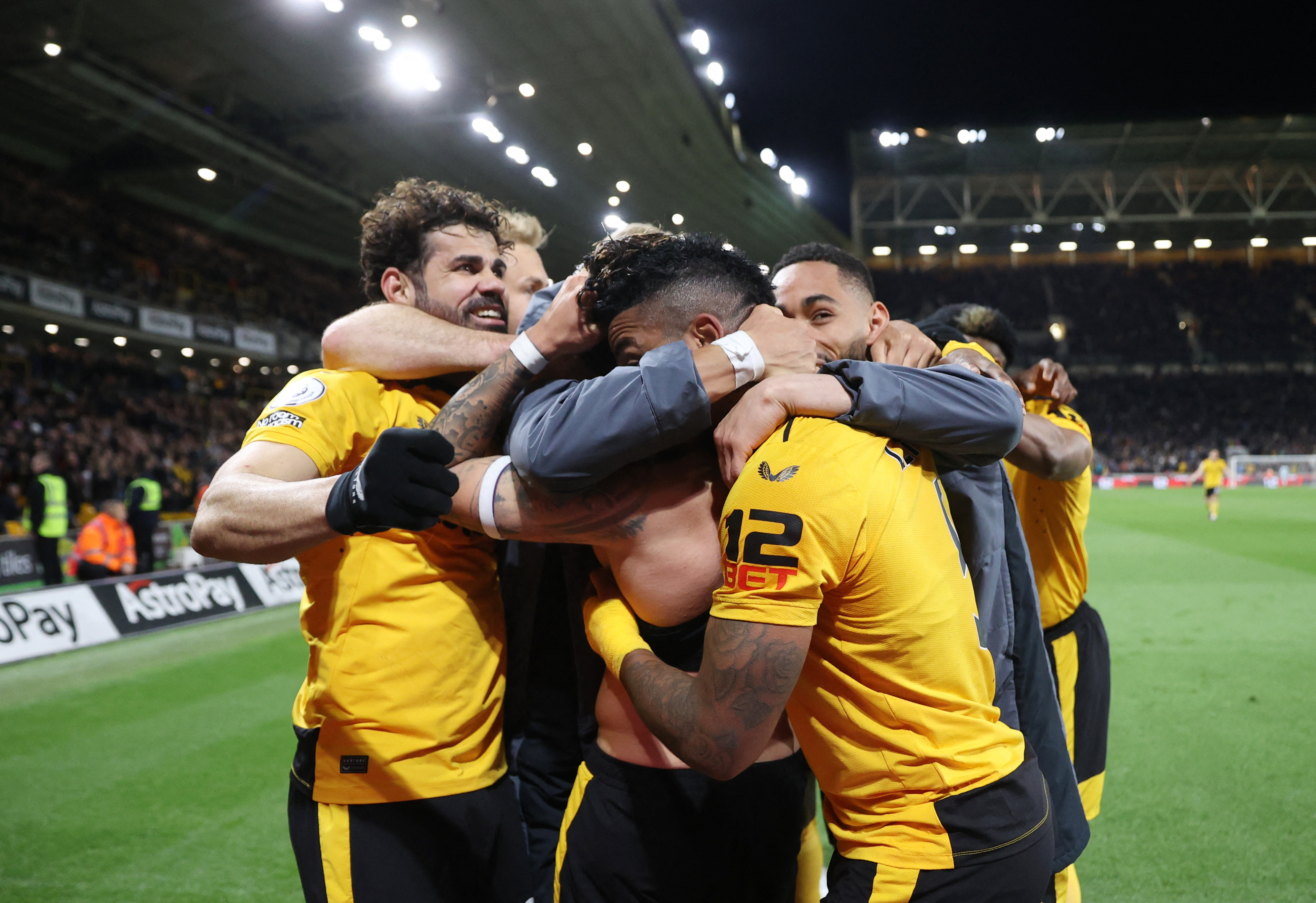 Aston Villa xuất sắc đánh bại Fulham