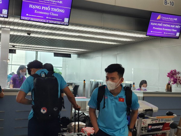 U.22 Việt Nam lên đường sang Campuchia, bắt đầu hành trình bảo vệ HCV SEA Games