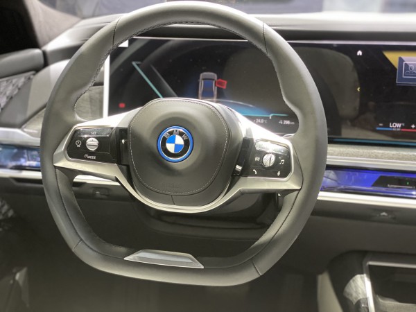 Xe điện hạng sang BMW i7 giá 7,2 tỉ đồng tại Việt Nam