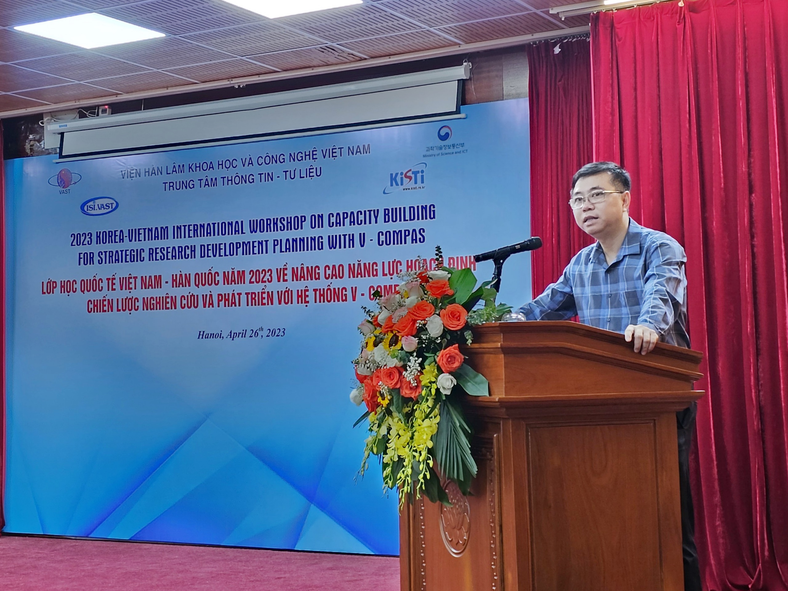 V-COMPAS: Công cụ giúp nâng cao năng lực hoạch định chiến lược nghiên cứu và phát triển V-COMPAS: Công cụ giúp nâng cao năng lực hoạch định chiến lược nghiên cứu và phát triển