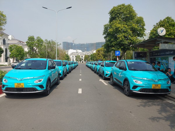 TP.HCM lần đầu tiên có taxi chạy bằng điện TP.HCM lần đầu tiên có taxi chạy bằng điện