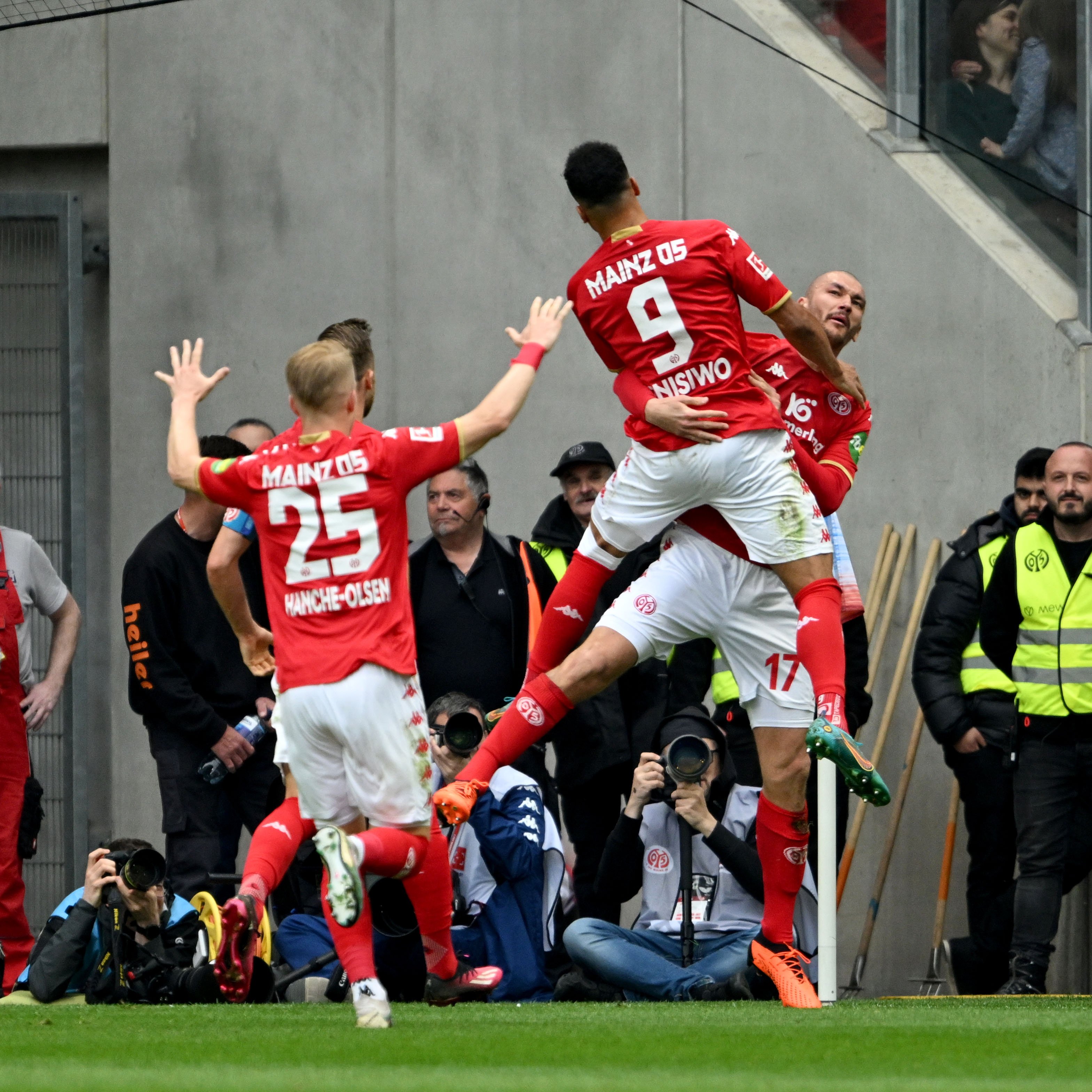 Bayern Munich mất ngôi đầu vào tay Dortmund – Bundesliga