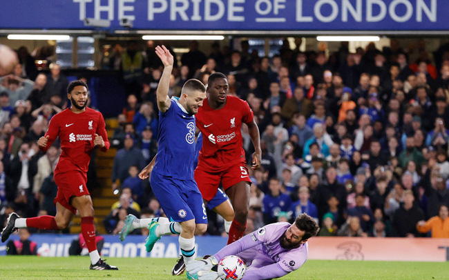 Đá bù vòng 8 Ngoại hạng Anh: Chelsea và Liverpool bất phân thắng bại