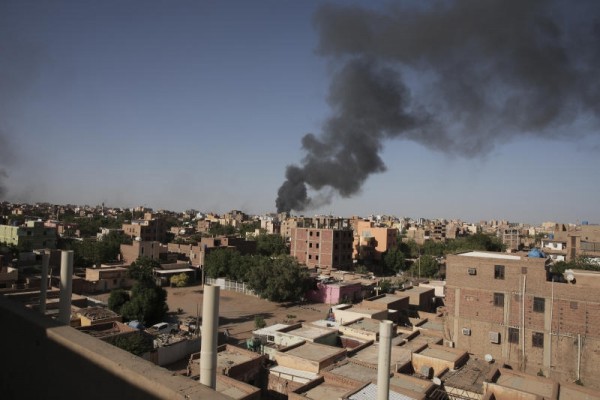 Pháp bắt đầu sơ tán công dân khỏi Sudan Pháp bắt đầu sơ tán công dân khỏi Sudan
