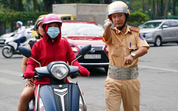 Tài xế lưu ý: Lỗi không mang và không có bằng lái bị xử phạt khác nhau Tài xế lưu ý: Lỗi không mang và không có bằng lái bị xử phạt khác nhau