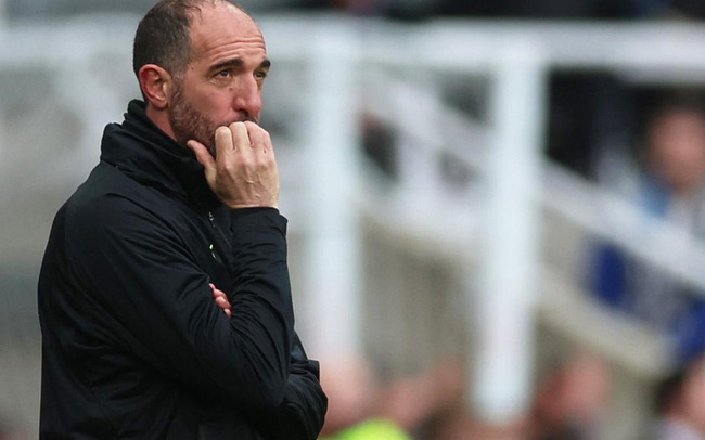 Thảm bại trước Newcastle, Tottenham sa thải HLV tạm quyền Stellini Thảm bại trước Newcastle, Tottenham sa thải HLV tạm quyền Stellini