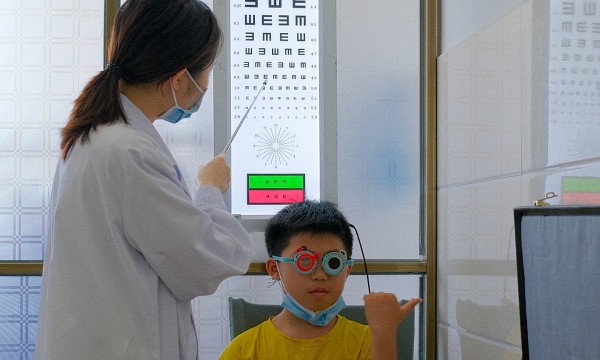 Trung Quốc ban hành kế hoạch phòng chống cận thị ở trẻ em Trung Quốc ban hành kế hoạch phòng chống cận thị ở trẻ em