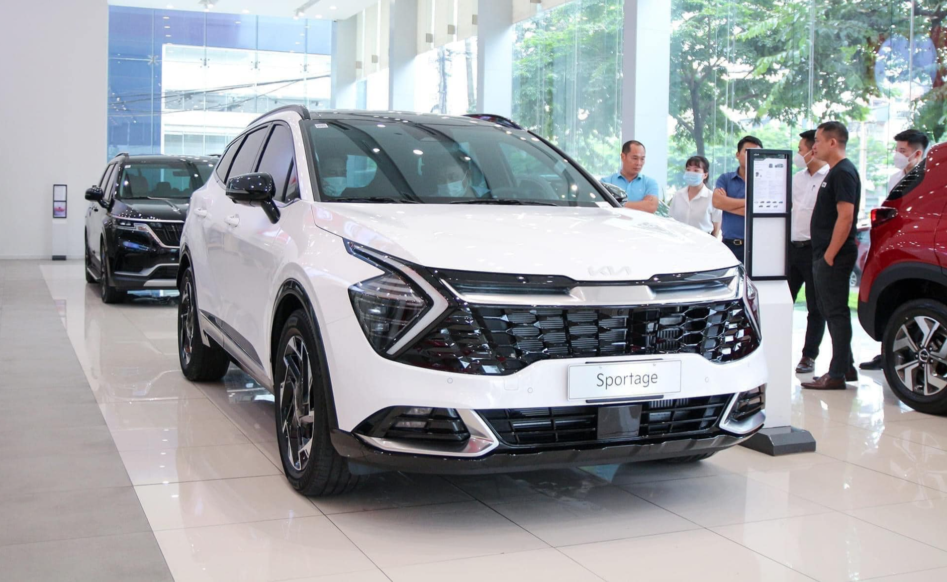 Xả hàng tồn… Kia Sportage giảm giá cả trăm triệu đồng, đấu Hyundai Tucson Xả hàng tồn… Kia Sportage giảm giá cả trăm triệu đồng, đấu Hyundai Tucson