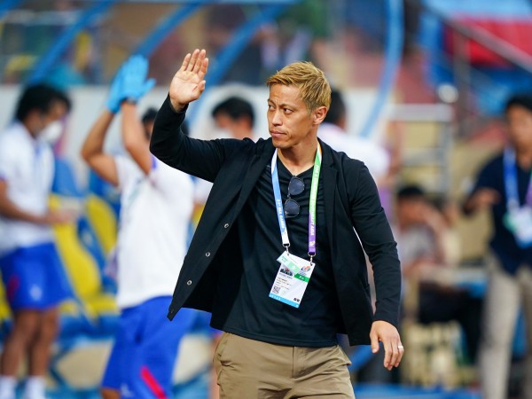 HLV Keisuke Honda đăng ảnh ‘cực chất’ khẳng định phong cách độc lạ