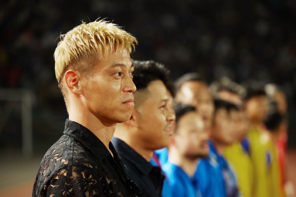 HLV Keisuke Honda đăng ảnh ‘cực chất’ khẳng định phong cách độc lạ