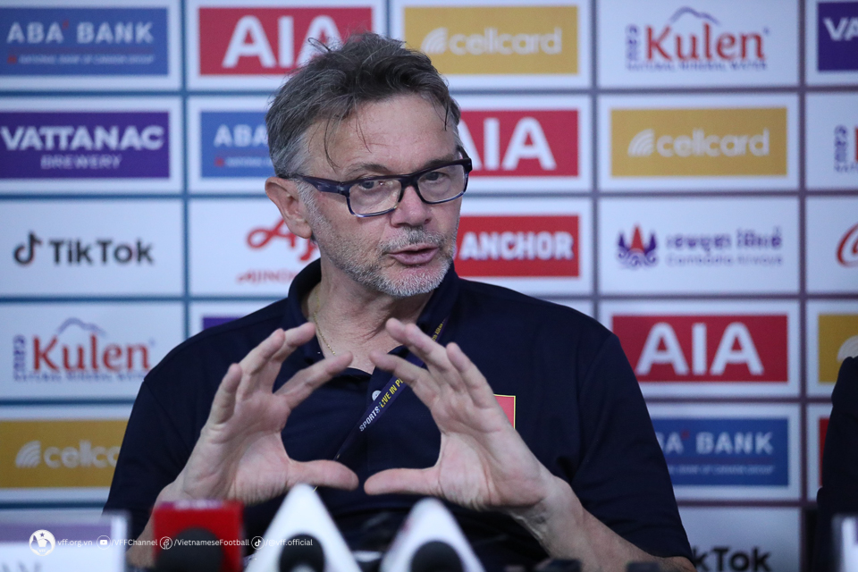 HLV Philippe Troussier: “Trận thắng đầu tiên sẽ là nền tảng cho các trận tiếp theo”