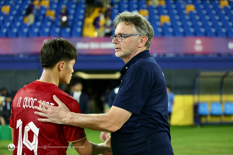 HLV Philippe Troussier: “Trận thắng đầu tiên sẽ là nền tảng cho các trận tiếp theo”