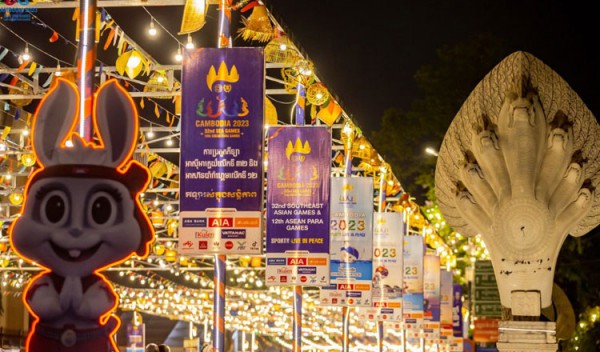 Thủ tướng Hun Sen thắp đuốc khai mạc SEA Games 32 Thủ tướng Hun Sen thắp đuốc khai mạc SEA Games 32