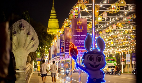 Thủ tướng Hun Sen thắp đuốc khai mạc SEA Games 32 Thủ tướng Hun Sen thắp đuốc khai mạc SEA Games 32