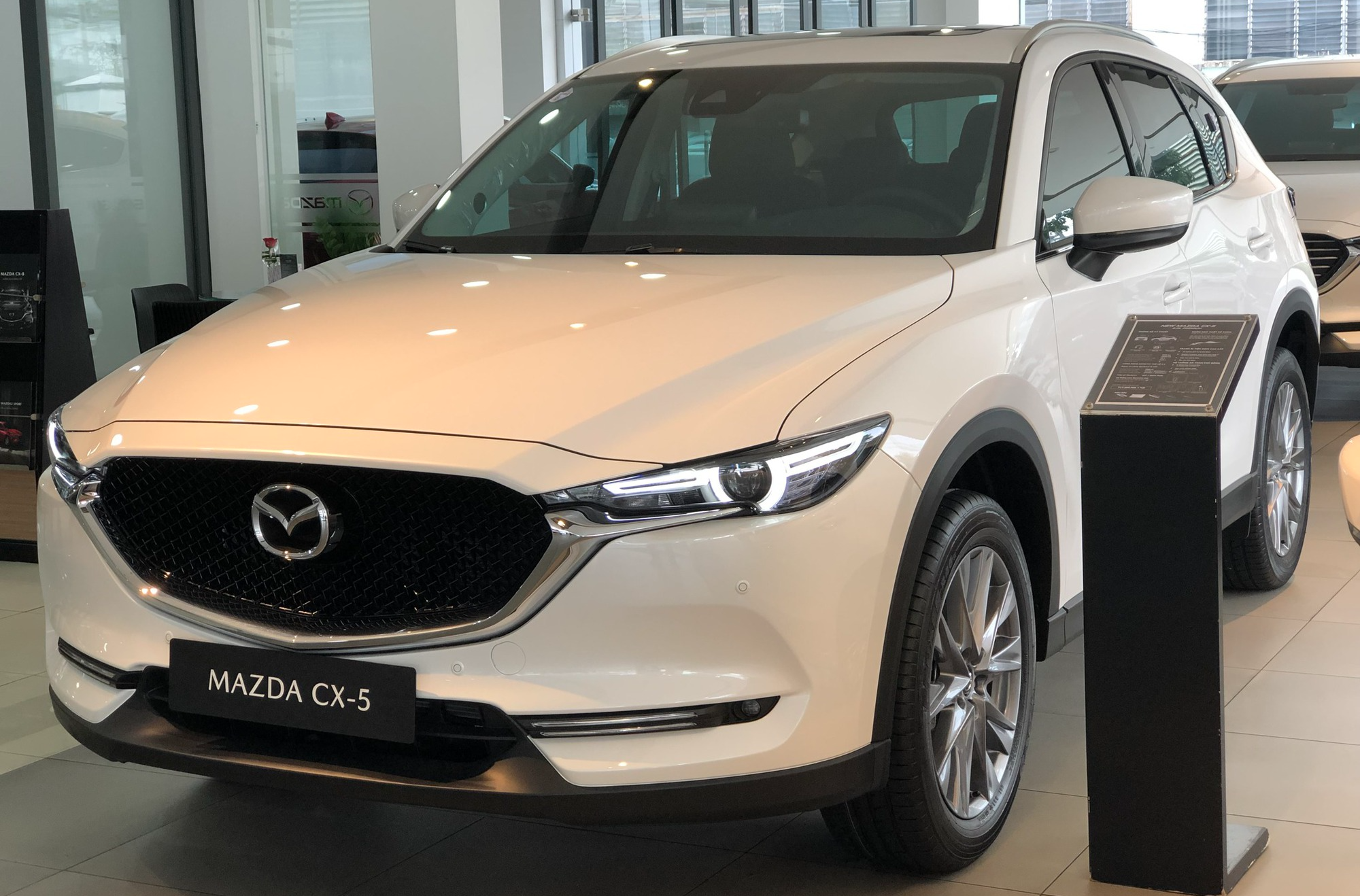 Mazda CX-5 tại Việt Nam giảm giá cả trăm triệu đồng, đấu Honda CR-V Mazda CX-5 tại Việt Nam giảm giá cả trăm triệu đồng, đấu Honda CR-V