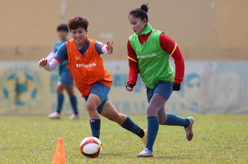 Trung vệ Trần Thị Thuý Nga mong muốn ĐT nữ Việt Nam giành chiến thắng các trận