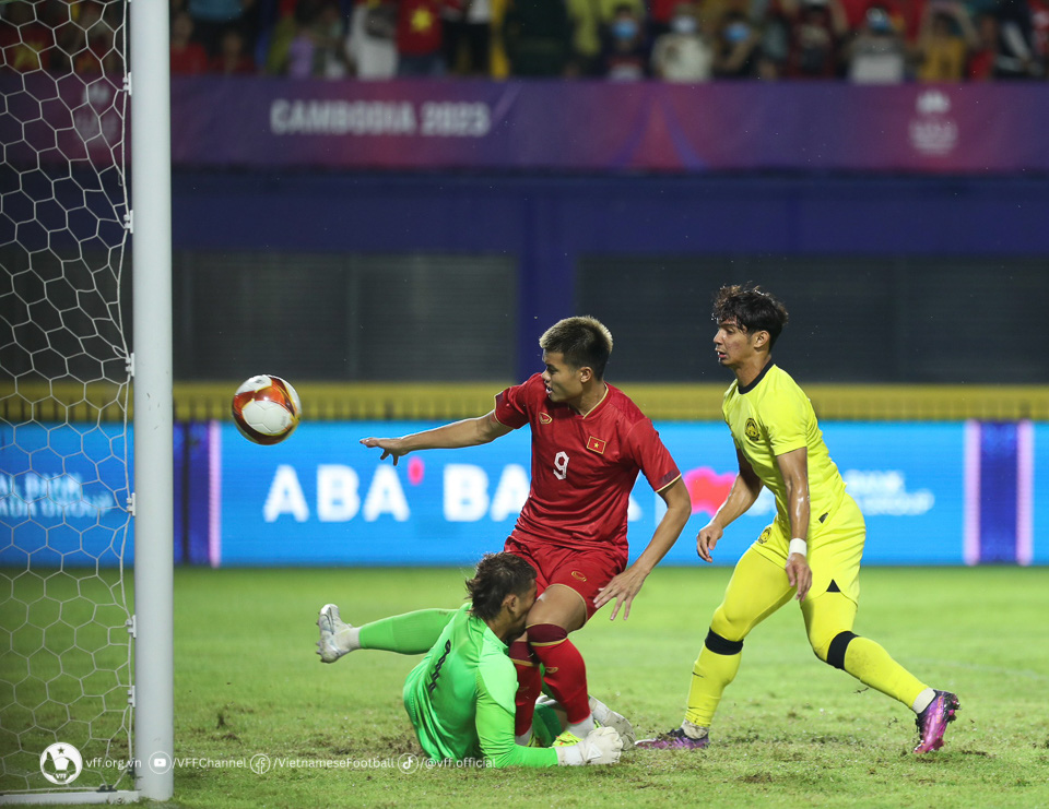 Thắng U22 Malaysia 2-1, U22 Việt Nam sớm giành vé vào bán kết