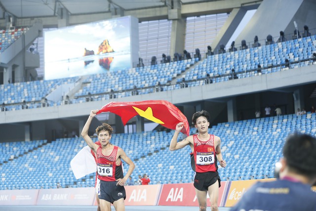 [Trực tiếp] SEA Games 32 ngày thi đấu 10/5: Phạm Thanh Bảo phá kỷ lục 200m bơi ếch nam - Ảnh 3.