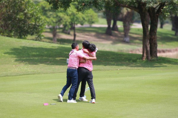 Các tài năng trẻ của golf Việt Nam tiếp tục mang về tấm HCB đồng đội lịch sử