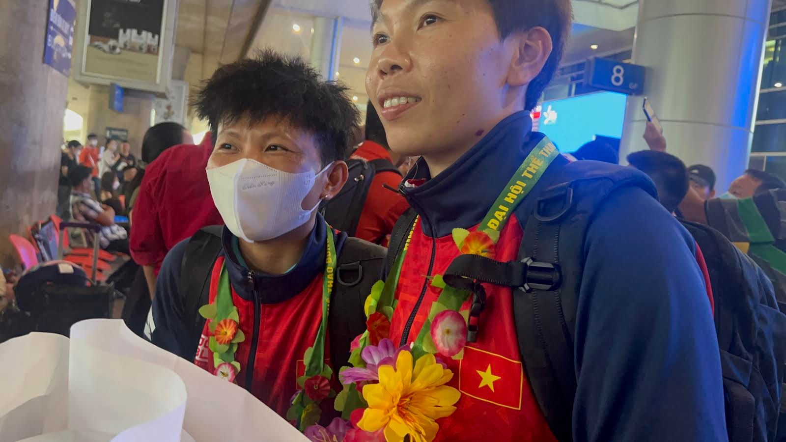 ĐT nữ Việt Nam trở về trong vòng tay người hâm mộ ĐT nữ Việt Nam trở về trong vòng tay người hâm mộ