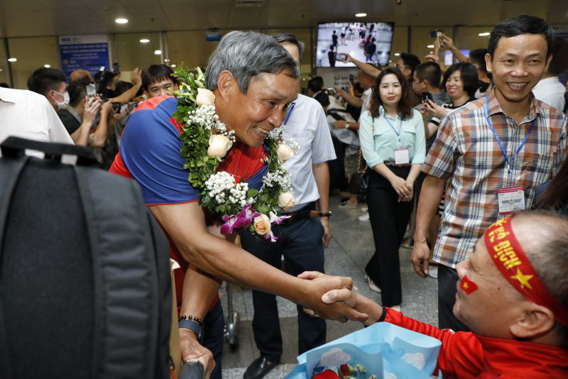 Tuyển nữ Việt Nam về Việt Nam, kết thúc hành trình SEA Games 32