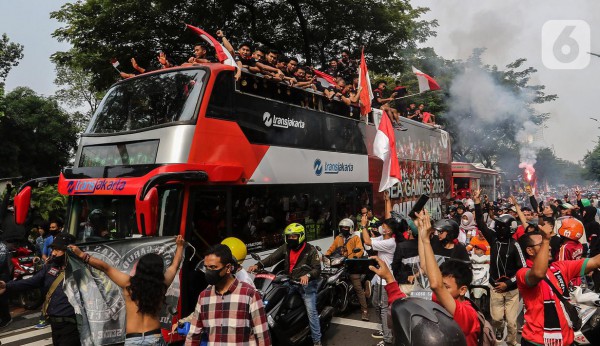 Đường phố Indonesia đông nghẹt thở, chào mừng nhà vô địch SEA Games sau trận chung kết 