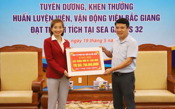 Nguyễn Thị Oanh và Phạm Tiến Sản được nhận thưởng lớn từ quê hương Bắc Giang