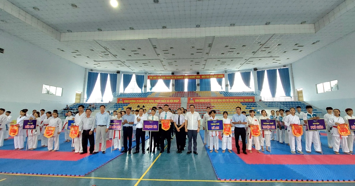 Hơn 100 vận động viên tranh tài tại giải vô địch karate Bình Dương 2023 - Ảnh 4.