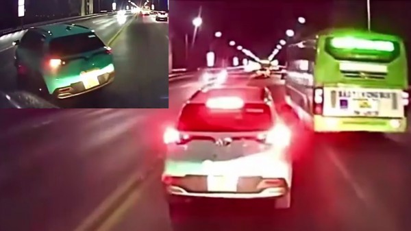 Bức xúc ô tô điện chạy ẩu, phanh gấp và quay đầu ngay trên cầu Bức xúc ô tô điện chạy ẩu, phanh gấp và quay đầu ngay trên cầu