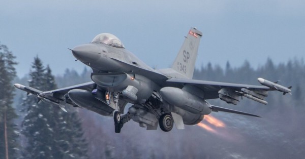 Chiến đấu cơ đáng gờm giúp Nga khắc chế tiêm kích "đại bàng chiến" F-16 của Mỹ
