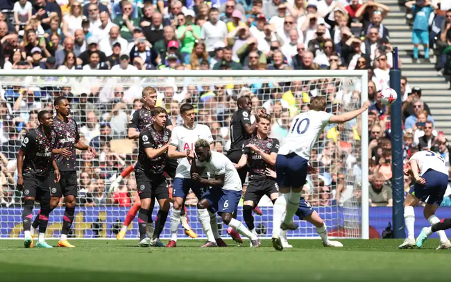 Harry Kane ghi siêu phẩm, Tottenham vẫn thua bạc nhược trước Brentford