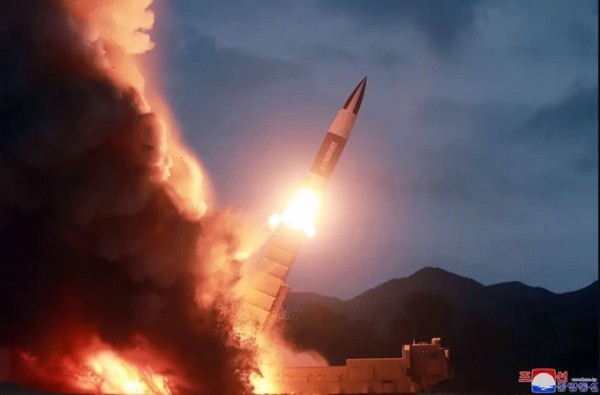 Nhật-Hàn lên kế hoạch liên kết radar để theo dõi các vụ phóng tên lửa của Triều Tiên Nhật-Hàn lên kế hoạch liên kết radar để theo dõi các vụ phóng tên lửa của Triều Tiên