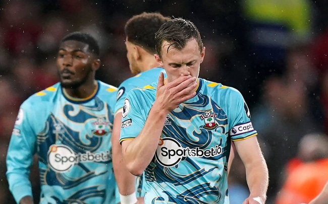 Southampton đặt một chân xuống giải hạng Nhất Southampton đặt một chân xuống giải hạng Nhất