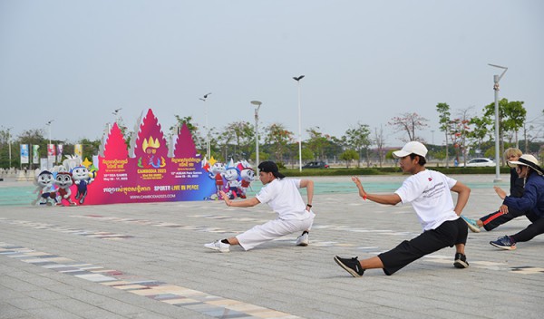 Thủ tướng Hun Sen thắp đuốc khai mạc SEA Games 32 Thủ tướng Hun Sen thắp đuốc khai mạc SEA Games 32