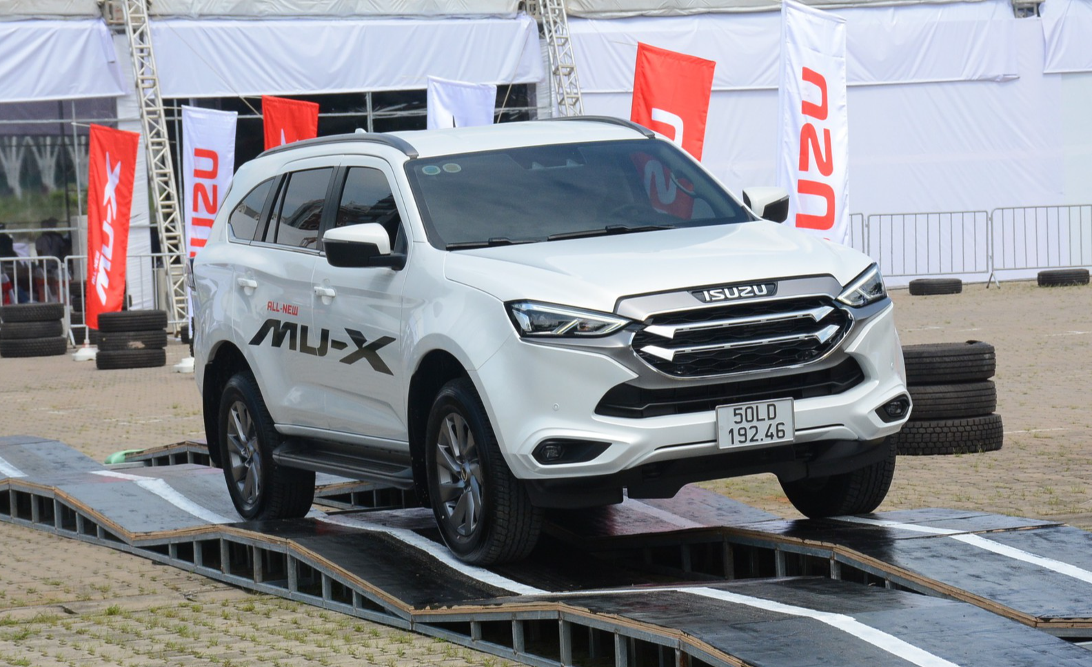 Triệu hồi gần 400 xe Isuzu mu-X, D-Max tại Việt Nam Triệu hồi gần 400 xe Isuzu mu-X, D-Max tại Việt Nam