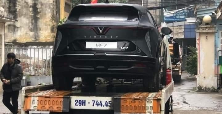 VinFast VF7 xuất hiện trên đường phố Việt Nam VinFast VF7 xuất hiện trên đường phố Việt Nam
