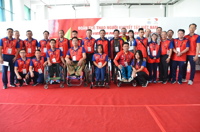 Thứ trưởng Hoàng Đạo Cương thăm, động viên Đoàn Thể thao người khuyết tật Việt Nam dự ASEAN PARA Games 12 - Ảnh 2.