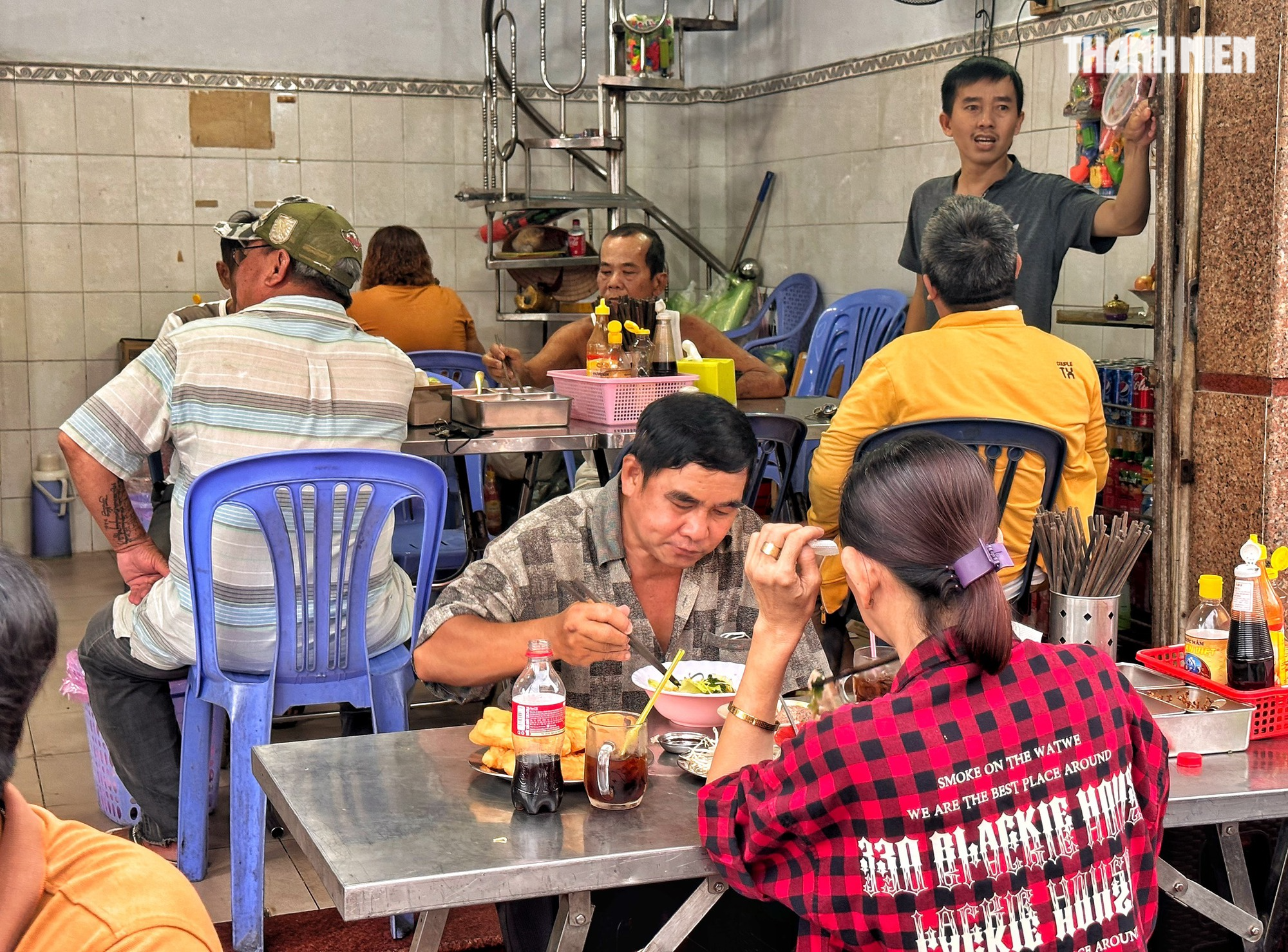 Quán hủ tiếu truyền 3 đời ở TP.HCM khiến khách ghé hoài vì nước lèo không bột ngọt