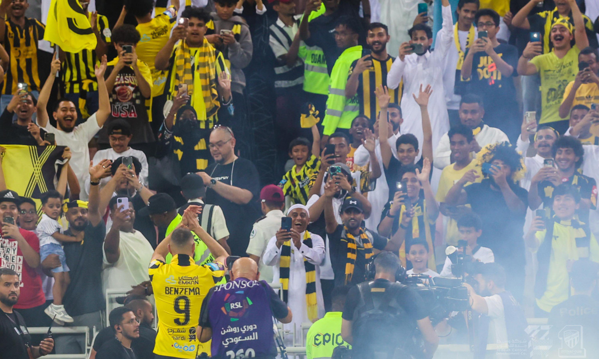 Benzema ra mắt Al Ittihad trong buổi lễ hoành tráng