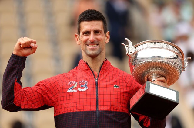 Novak Djokovic giành Grand Slam thứ 23: Xứng danh kỷ lục gia của làng quần vợt thế giới - Ảnh 2. Novak Djokovic giành Grand Slam thứ 23: Xứng danh kỷ lục gia của làng quần vợt thế giới - Ảnh 2.