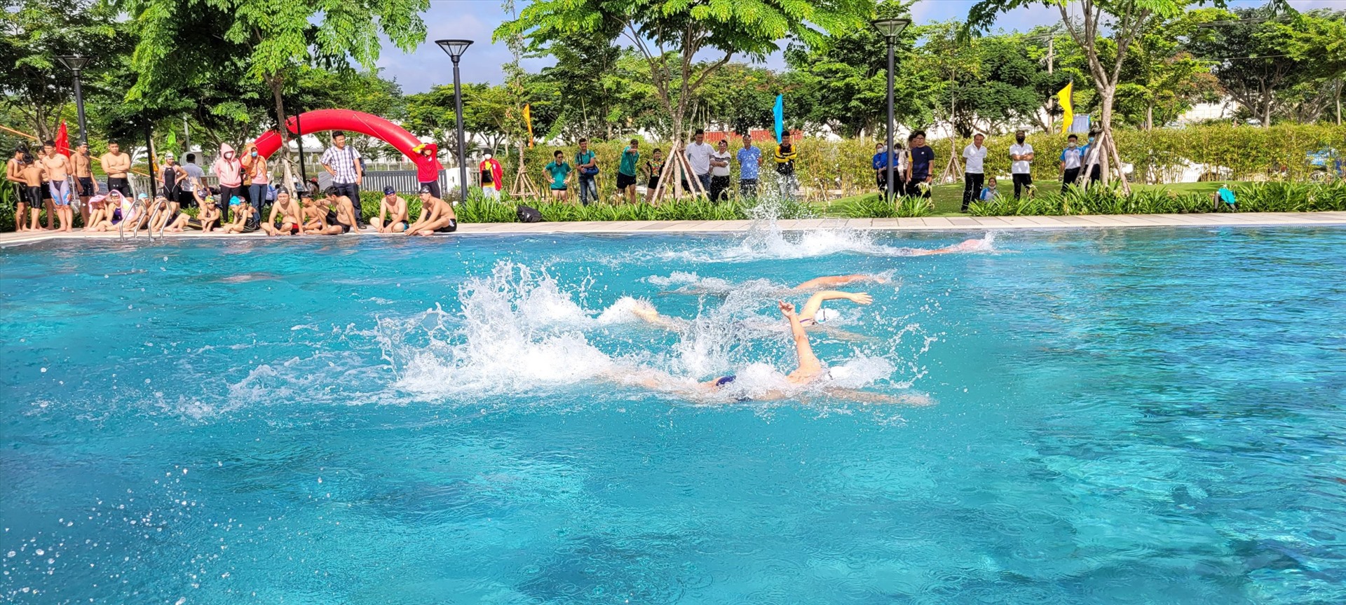 Bình Dương phát động toàn dân tập luyện môn Bơi, phòng, chống đuối nước trẻ em - Ảnh 3.
