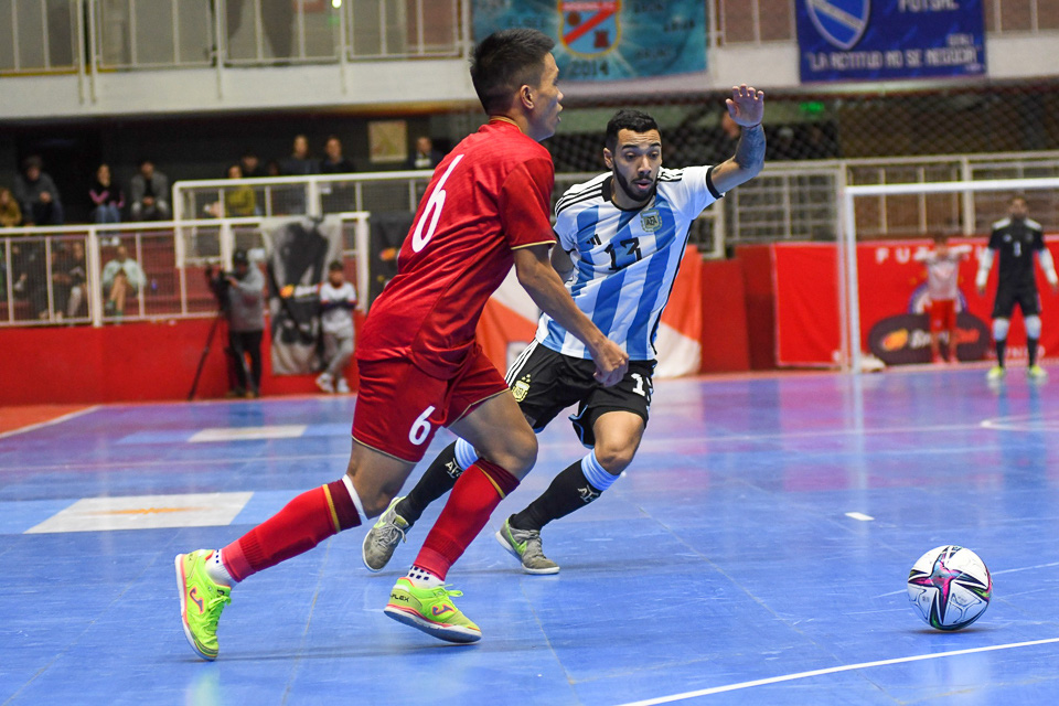 ĐT futsal Việt Nam thua đương kim Á quân thế giới 1-4 trong trận giao hữu đầu tiên tại Argentina