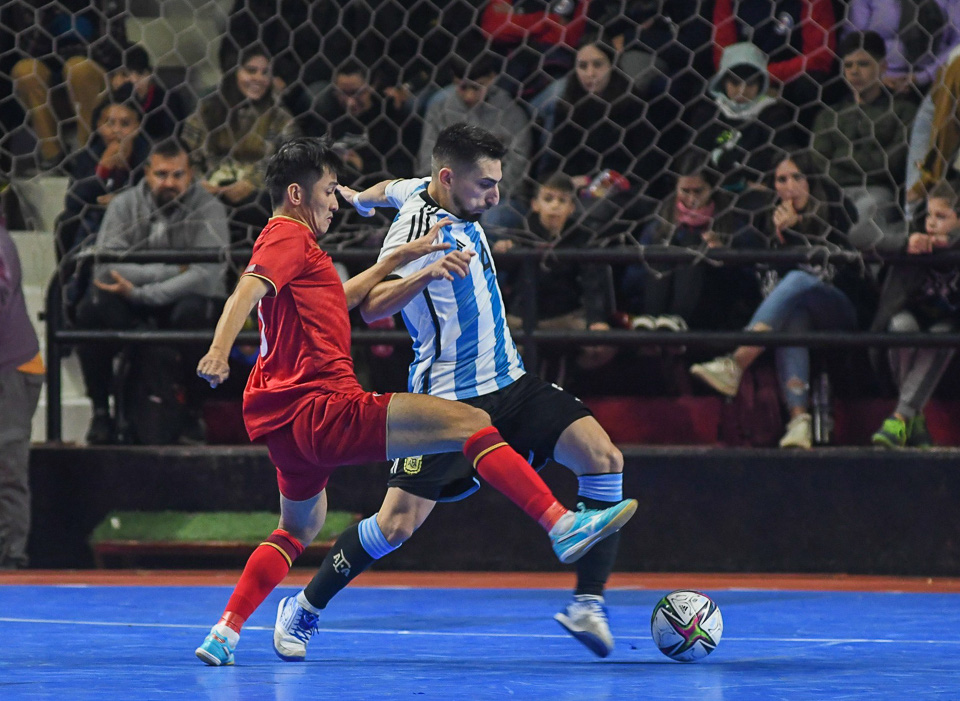 ĐT futsal Việt Nam không tạo được bất ngờ trước đương kim Á quân thế giới