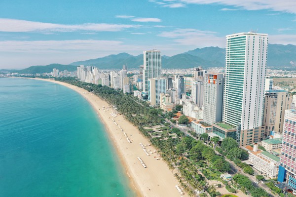 Bay dù lượn ngắm phố biển Nha Trang từ trên cao