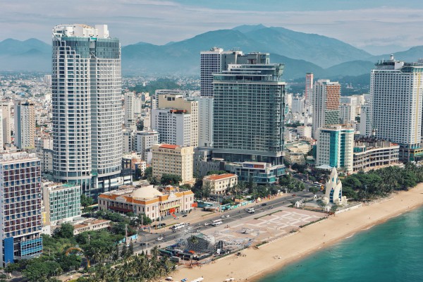 Bay dù lượn ngắm phố biển Nha Trang từ trên cao