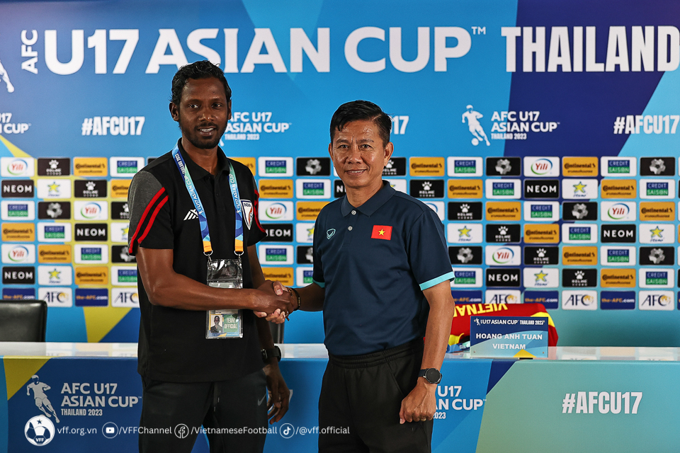 HLV Hoàng Anh Tuấn: “Khán giả càng đông, U17 Việt Nam sẽ càng thi đấu tốt hơn HLV Hoàng Anh Tuấn: “Khán giả càng đông, U17 Việt Nam sẽ càng thi đấu tốt hơn