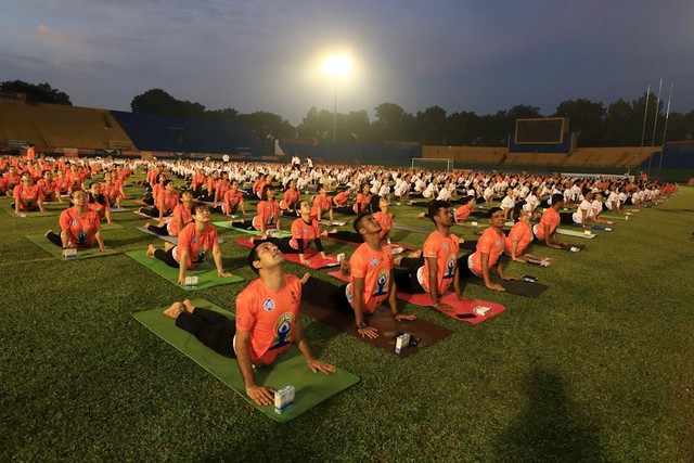 Bình Dương: Hơn 1.000 người tham gia đồng diễn Ngày Quốc tế Yoga lần thứ 9 năm 2023 - Ảnh 7. Bình Dương: Hơn 1.000 người tham gia đồng diễn Ngày Quốc tế Yoga lần thứ 9 năm 2023 - Ảnh 7.