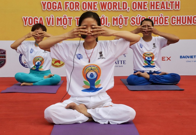 Bình Dương: Hơn 1.000 người tham gia đồng diễn Ngày Quốc tế Yoga lần thứ 9 năm 2023 - Ảnh 6. Bình Dương: Hơn 1.000 người tham gia đồng diễn Ngày Quốc tế Yoga lần thứ 9 năm 2023 - Ảnh 6.