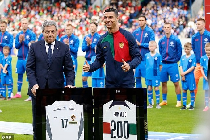 Ronaldo lập kỷ lục Guinness trong ngày giúp Bồ Đào Nha thắng trận Ronaldo lập kỷ lục Guinness trong ngày giúp Bồ Đào Nha thắng trận