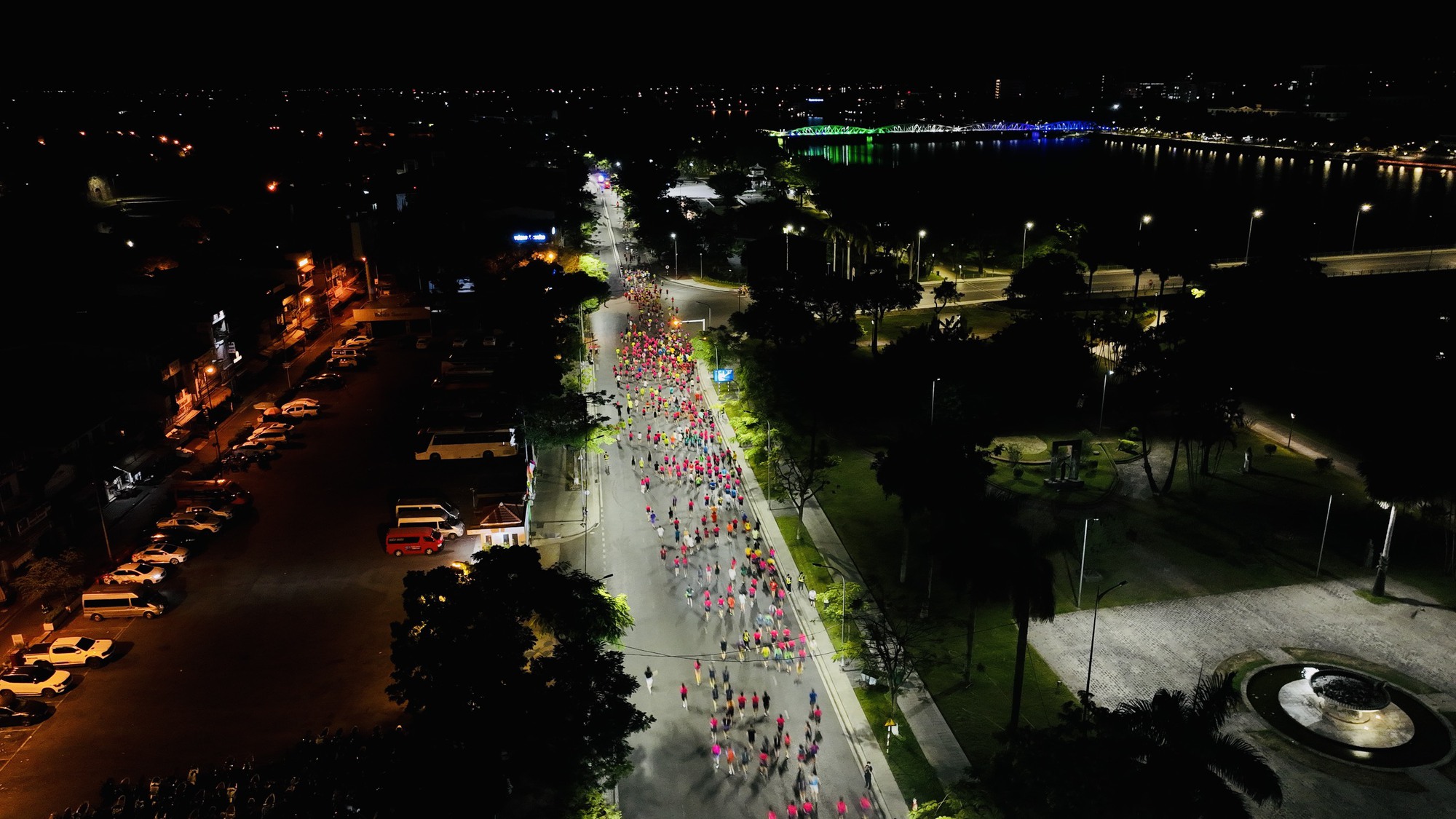 Hàng nghìn vận động viên hào hứng tham gia Giải chạy Hue Half Marathon 2023 - Ảnh 5. Hàng nghìn vận động viên hào hứng tham gia Giải chạy Hue Half Marathon 2023 - Ảnh 5.